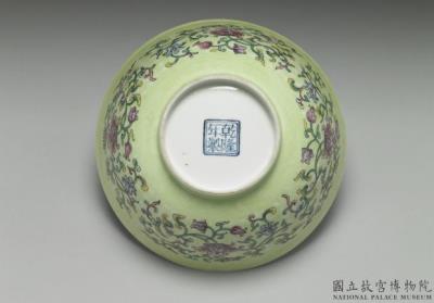 图片[3]-Bowl with Indian lotus on a carved green ground in falangcai painted enamels, Qianlong reign (1736-1795), Qing dynasty-China Archive